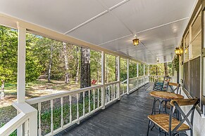 2BR Dog-friendly Home Near Lake w/ Fire Pit