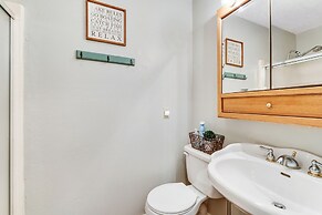 2BR Dog-friendly Home Near Lake w/ Fire Pit