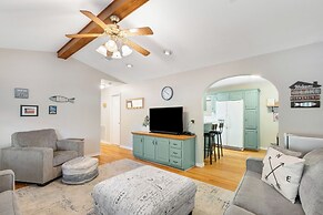 2BR Dog-friendly Home Near Lake w/ Fire Pit