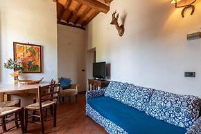 Apartment in Laterina With Pool