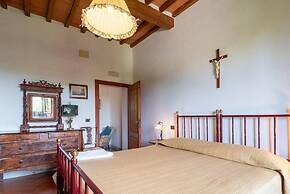 Apartment in Laterina With Pool