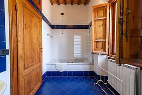 Apartment in Laterina With Pool