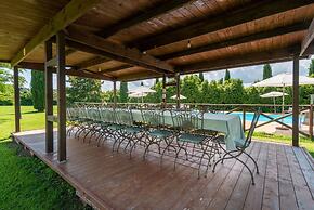 Apartment in Laterina With Pool