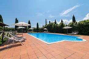Apartment in Laterina With Pool