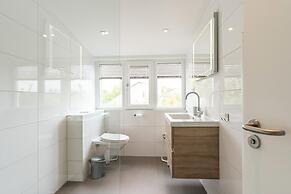 Nice, Modern Furnished Holiday Home