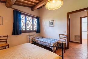 Apartment in Laterina With Garden