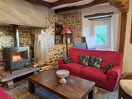 Granite Stone House - Guimaec