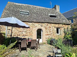 Granite Stone House - Guimaec