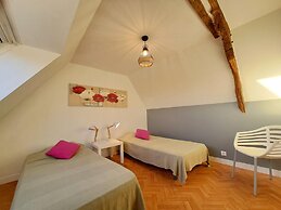 Granite Stone House - Guimaec