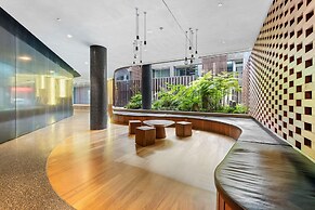 Elegant 2-bed Apartment With Expansive City Views