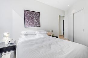 Elegant 2-bed Apartment With Expansive City Views