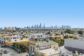 Elegant 2-bed Apartment With Expansive City Views