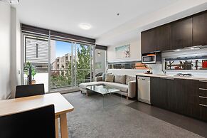 Fitzroy North 1-bed With Balcony by Edinburgh Park