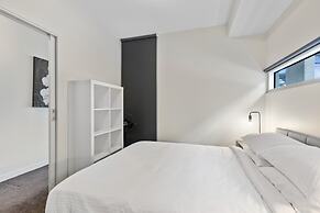 Fitzroy North 1-bed With Balcony by Edinburgh Park