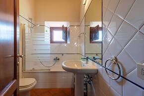 Apartment in Laterina With Shared Pool