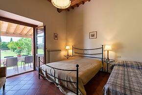 Apartment in Laterina With Shared Pool