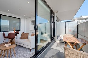 Bayside Apartment Living Close to the Beach