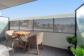 Bayside Apartment Living Close to the Beach