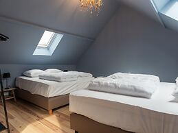 Spacious Holiday Home With Sunny Terrace