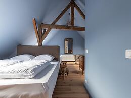 Spacious Holiday Home With Sunny Terrace