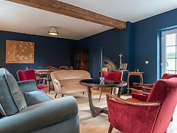 Spacious Holiday Home With Sunny Terrace