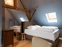 Spacious Holiday Home With Sunny Terrace