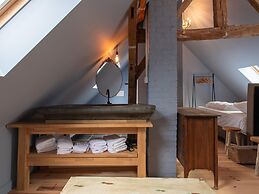 Spacious Holiday Home With Sunny Terrace