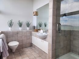 U Suites at The Links