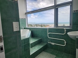 U Suites at The Links