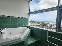 U Suites at The Links