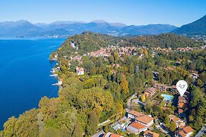 Blu Oltrelago Pool & Lake