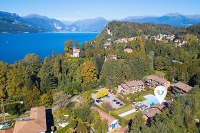 Blu Oltrelago Pool & Lake