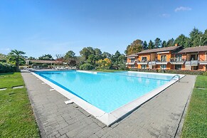 Blu Oltrelago Pool & Lake