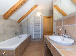 Lovinac Spa by Režek