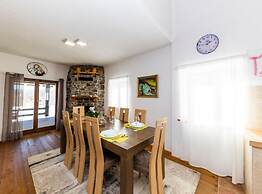 Lovinac Spa by Režek