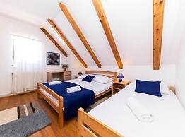 Lovinac Spa by Režek