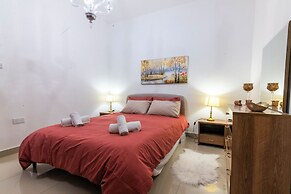 Cosy APT in Sliema- 2 mins walk from sea