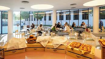 Nest Hotel, Aljada
