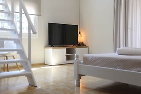 Manthos Beachfront Apartments