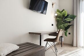 Manthos Beachfront Apartments