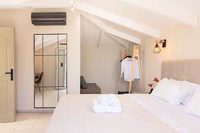 Manthos Beachfront Apartments