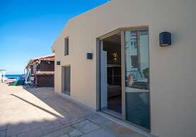 Manthos Beachfront Apartments