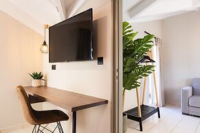 Manthos Beachfront Apartments