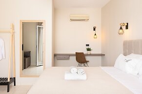 Manthos Beachfront Apartments