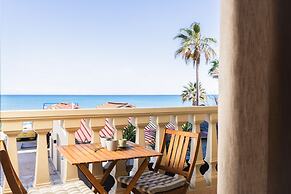 Manthos Beachfront Apartments