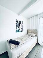 Cozy 7BR Villa Near Blumengarten