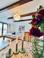 Cozy 7BR Villa Near Blumengarten