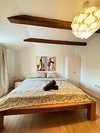Cozy 7BR Villa Near Blumengarten