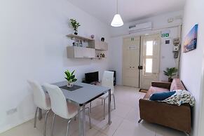 Seaside Cosy Maisonette- 2 mins from sea