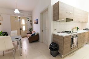 Seaside Cosy Maisonette- 2 mins from sea